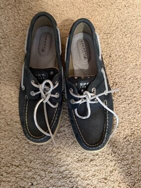 Sperry Men’s Navy Leather Boat Shoes with White Laces